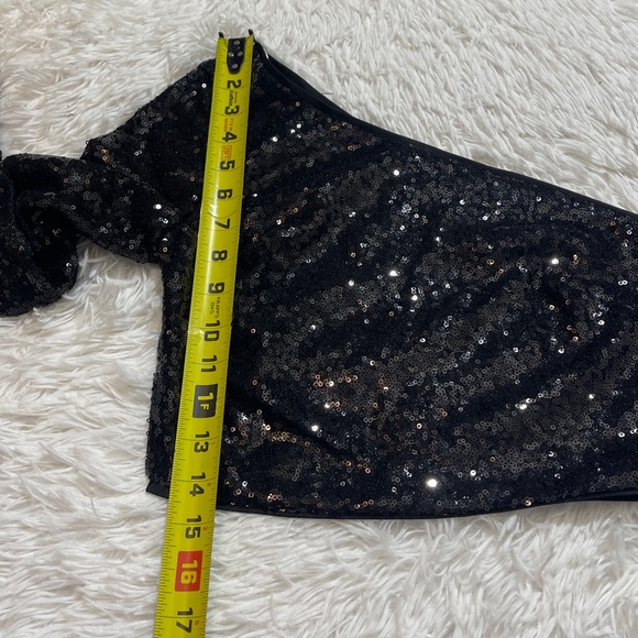 Lulu's Shimmering Black SEQUIN ONE ARM CROP TOP WOMENS SIZE XS - Picture 3 of 7